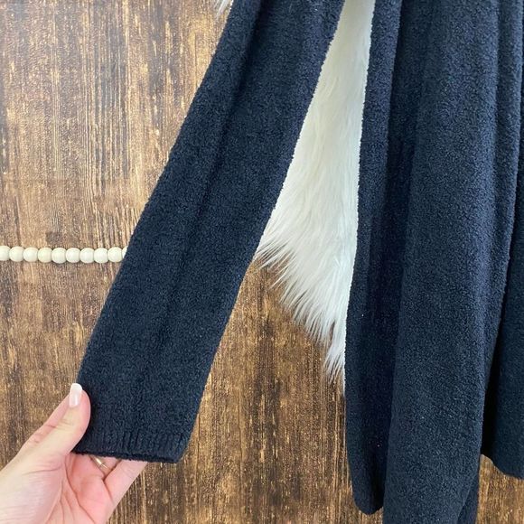 Barefoot Dreams | Bamboo Chic Lite Sweater Black - Picture 3 of 5